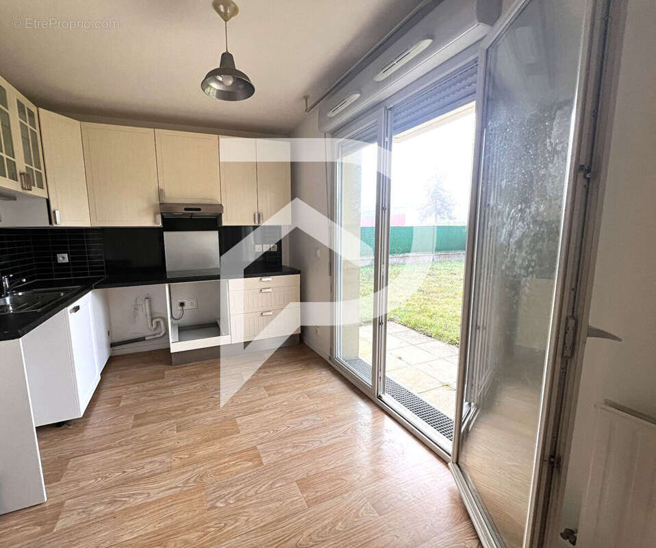 Appartement à LE MESNIL-SAINT-DENIS