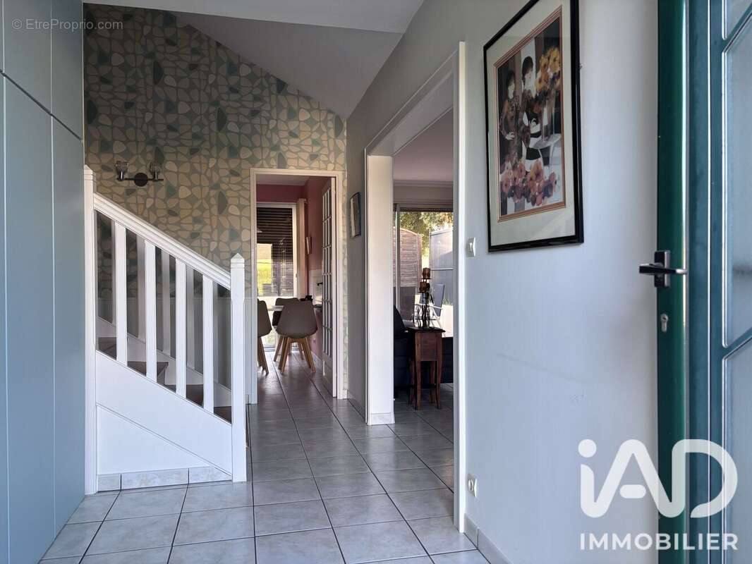 Maison 71 m² à Ernee  - photo 3