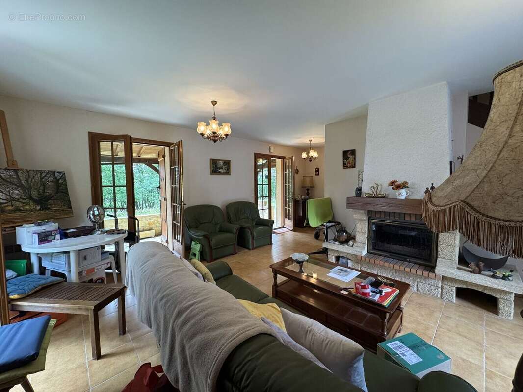 Maison indépendante au calme avec terrain boisé proche commerces - photo 8