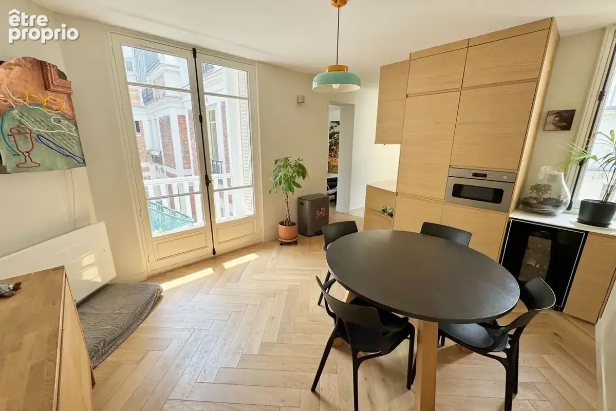Appartement à PARIS-8E