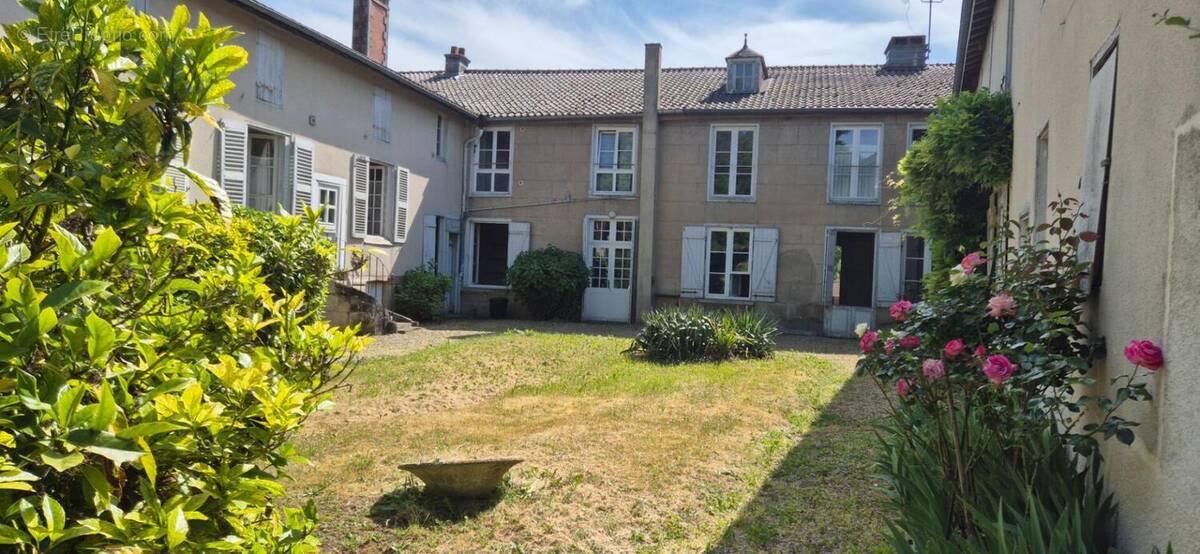 Maison à ECLARON-BRAUCOURT-SAINTE-LIVIERE