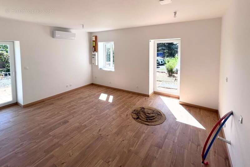 Maison à GREZIEU-LA-VARENNE