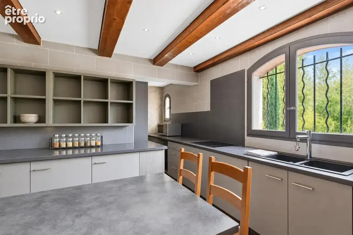 Les Pennes Mirabeau, Villa familiale + 3 logements dépendants - photo 8
