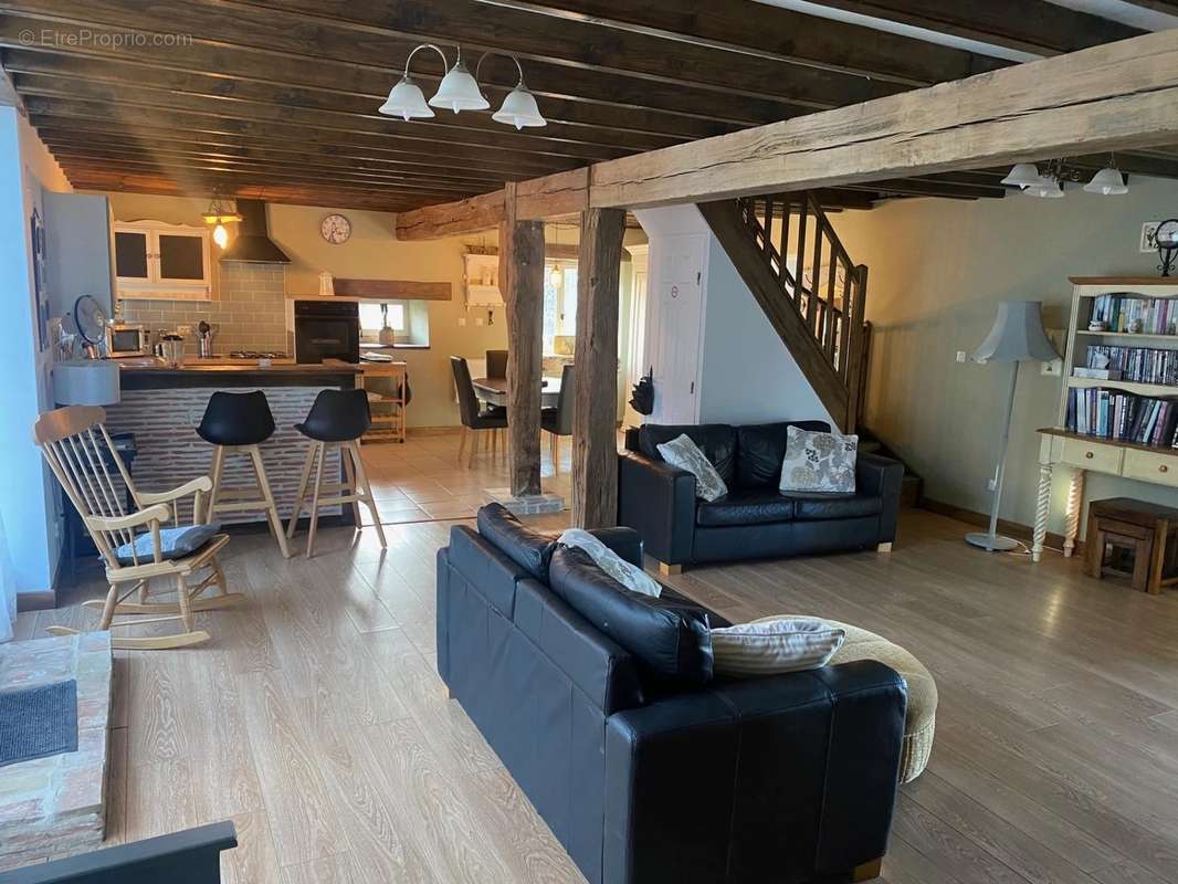 Maison à CHERVES-CHATELARS