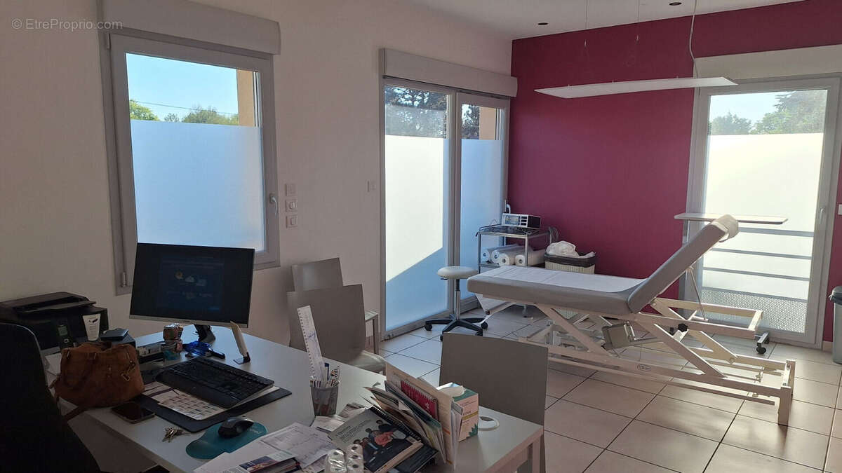 Local commercial, Bureaux, sante Pont Du Château 4 pièce(s) 123 m2 - photo 2
