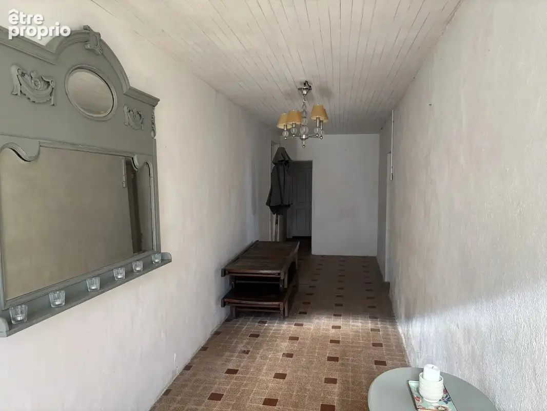 Maison traditionnelle en pierre avec jardins clos et garage/atelier. - photo 15