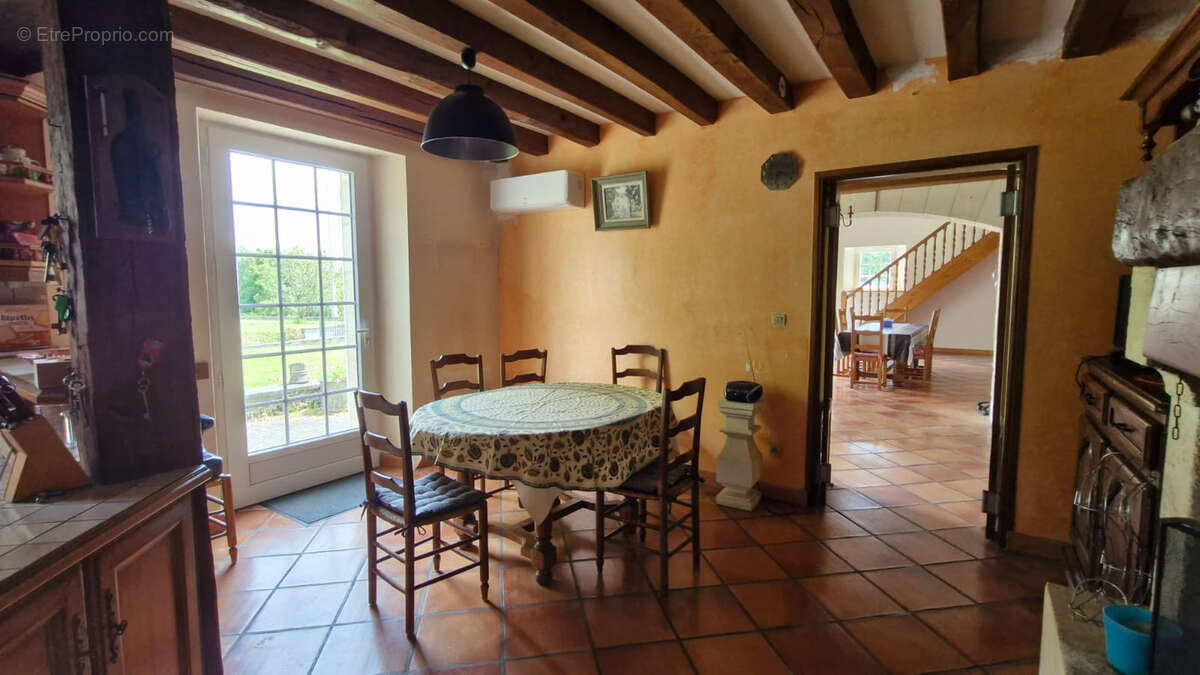 Maison à CHENAC-SAINT-SEURIN-D&#039;UZET