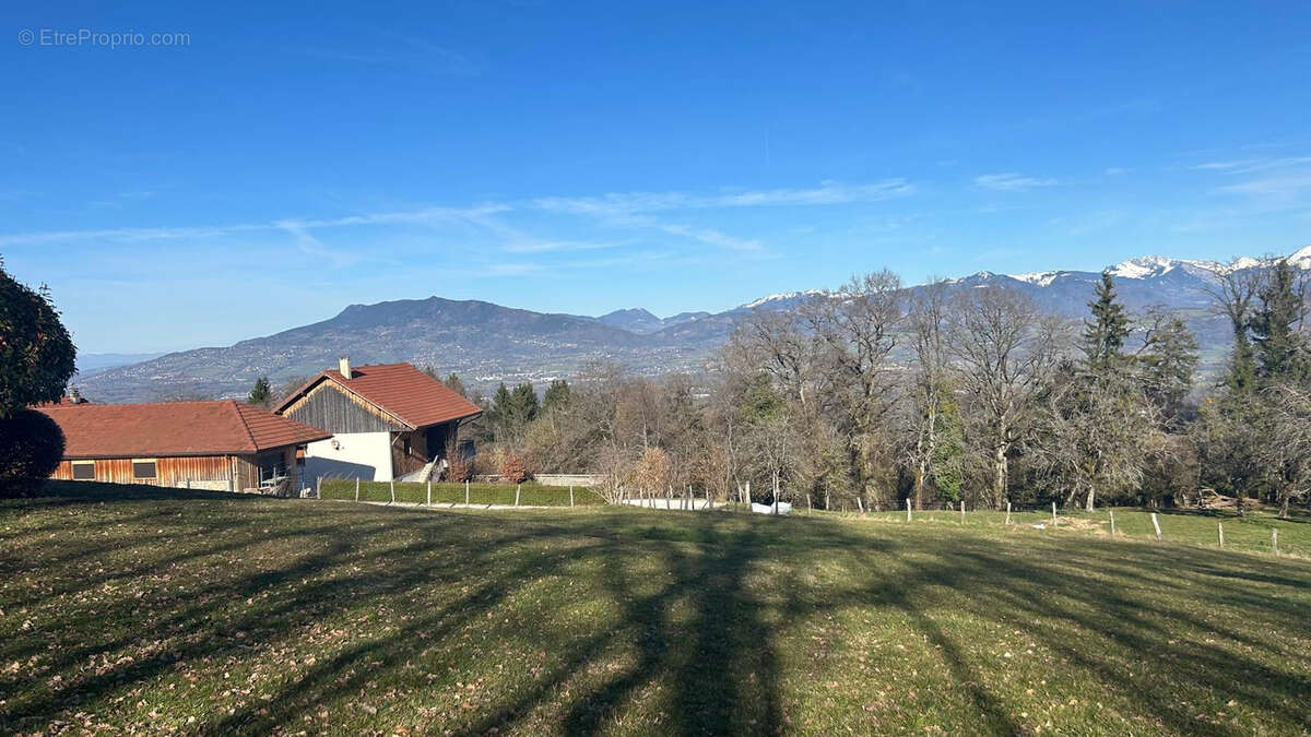 Terrain à PERS-JUSSY