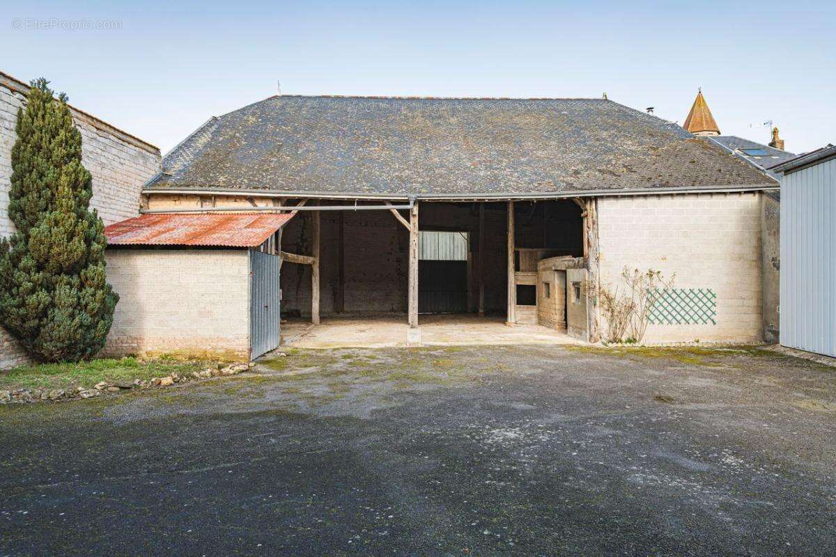 Corps de ferme, maison et dépendances - photo 16