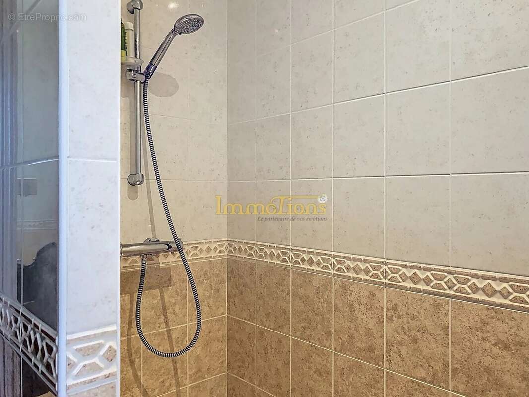 Maison à SAINT-HILAIRE-DU-ROSIER