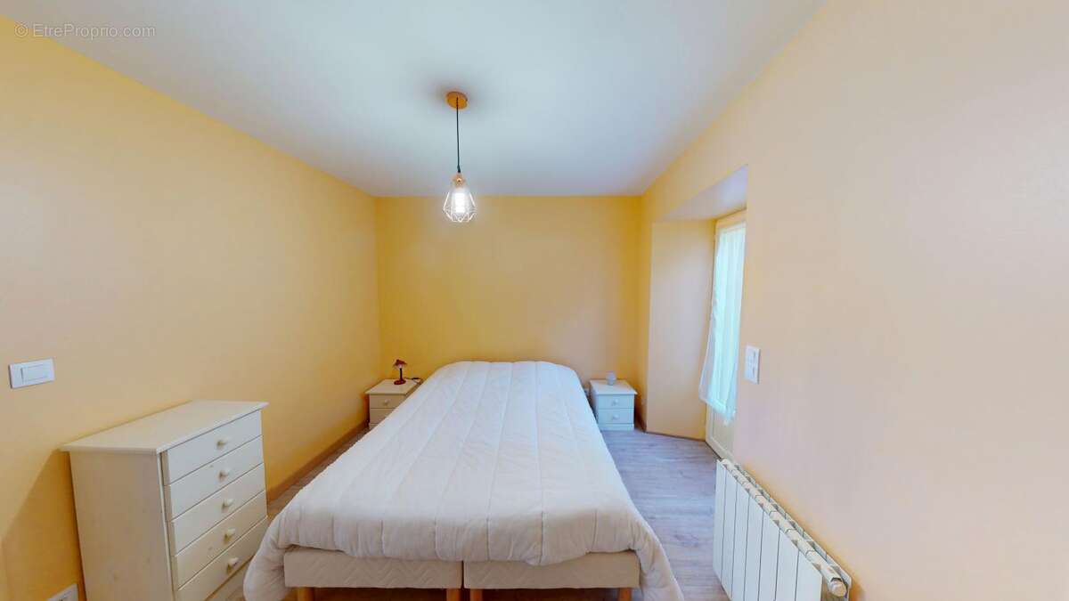 Maison à SAINT-SATUR