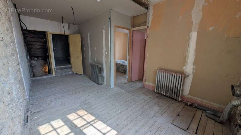 Maison à PACY-SUR-ARMANCON