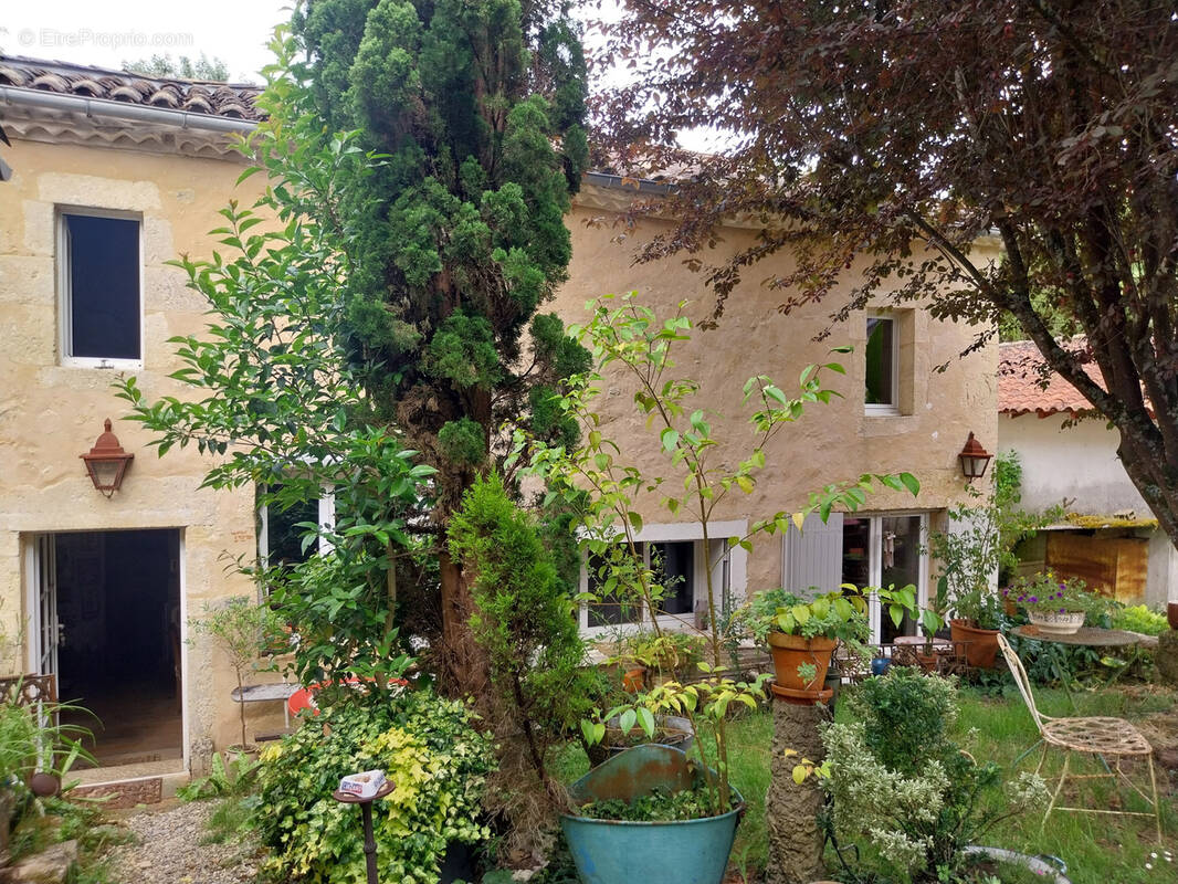 Maison à ESCOUSSANS