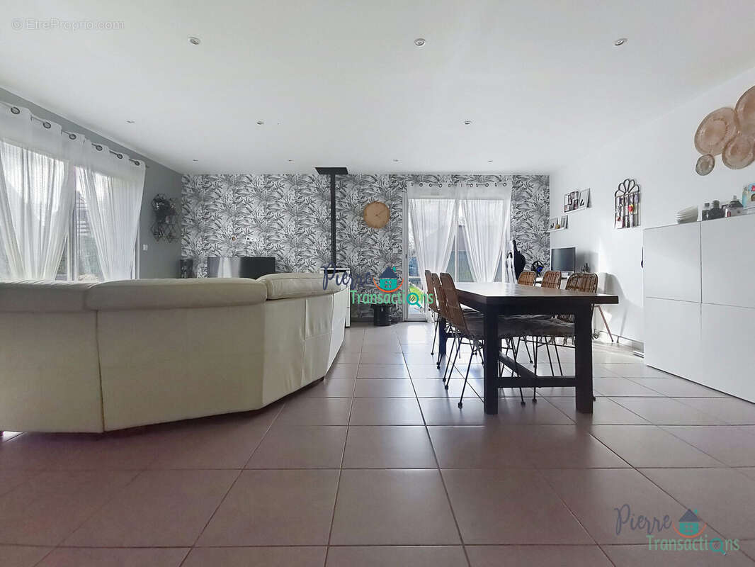 Maison à SAINT-JEAN-DE-LA-NEUVILLE