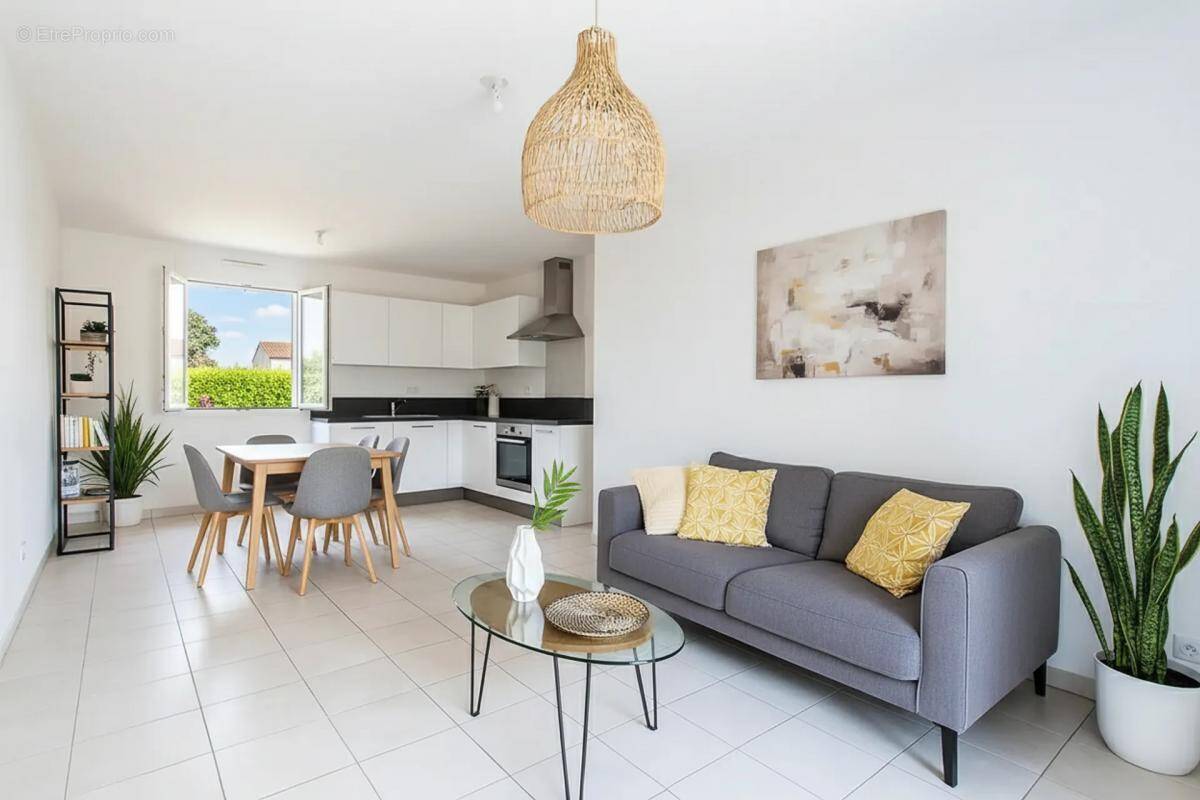 Appartement à ROQUEBRUNE-SUR-ARGENS
