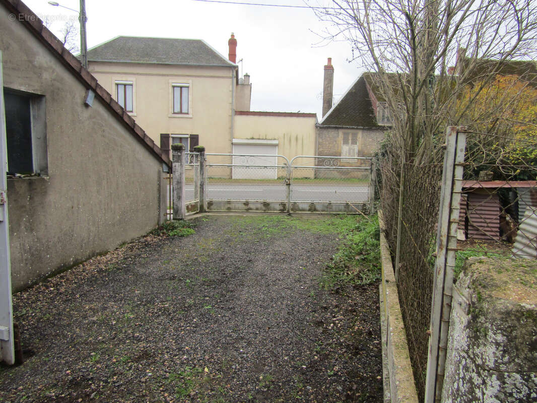 Maison à MORNAY-SUR-ALLIER