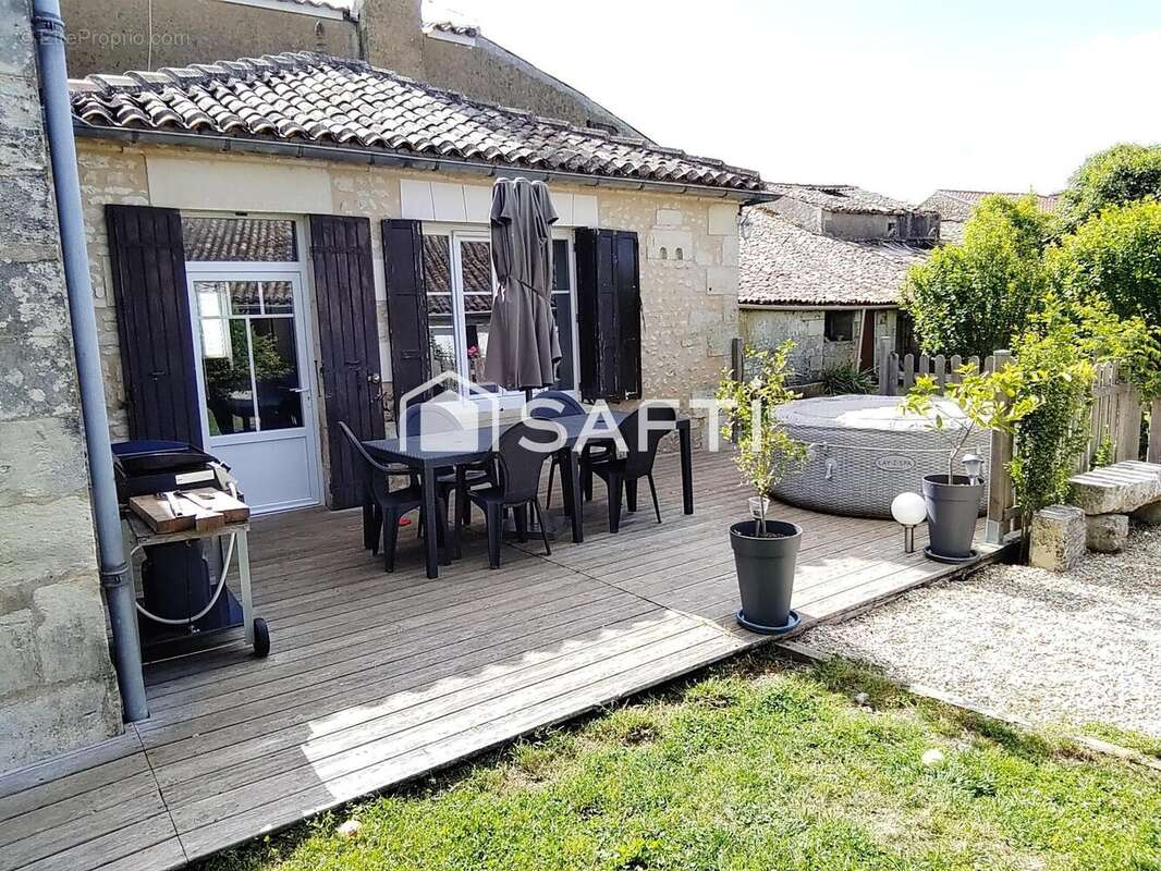 Maison 199 m² à Semoussac  - photo 9
