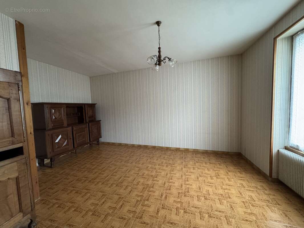 Maison à BARBEZIEUX-SAINT-HILAIRE