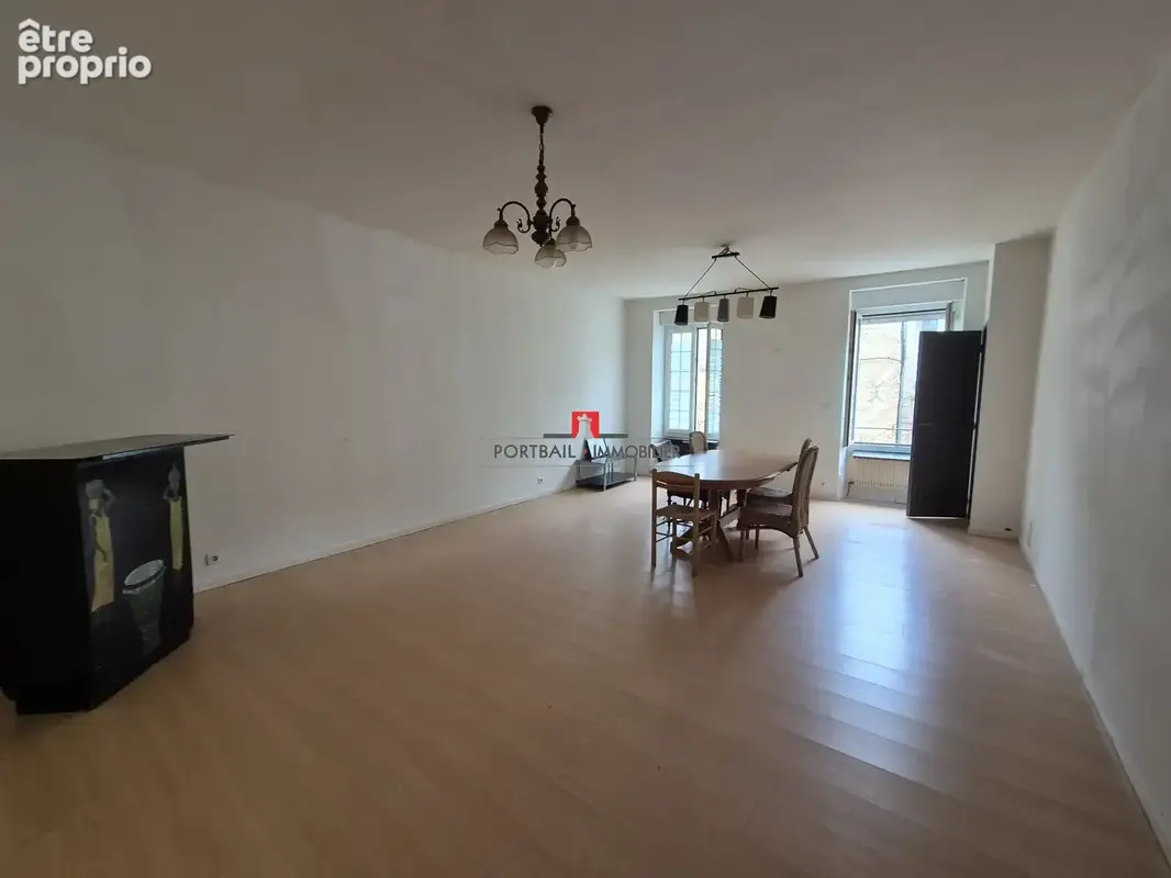 Appartement 380 m² à Blaye  - photo 2