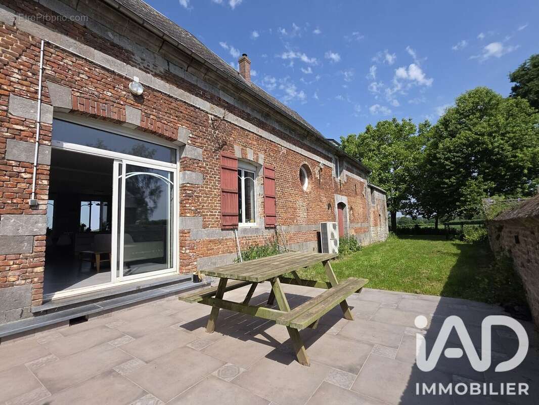 Maison 251 m² à Landrecies  - photo 2