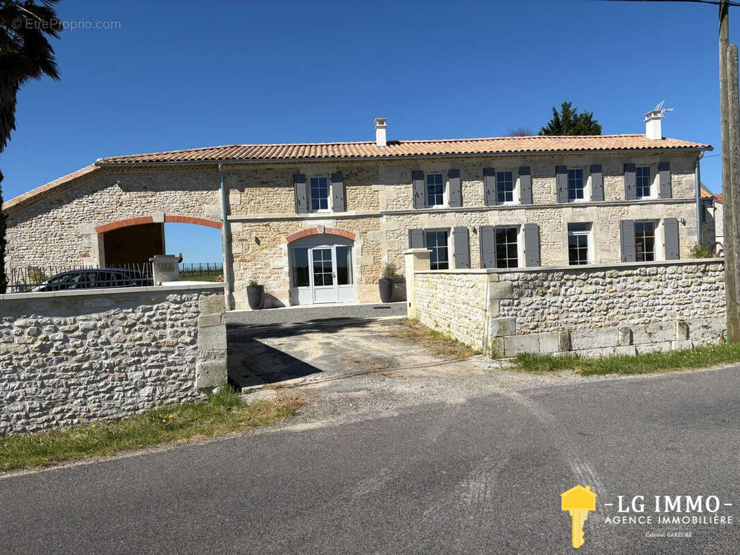 Maison à EPARGNES