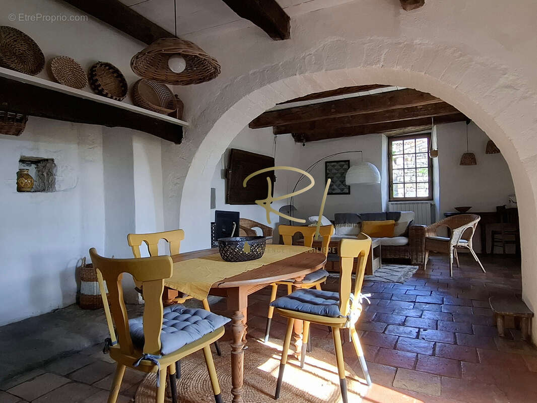 A Vendre - Maison de caractère en pierre proche des Vans - photo 9