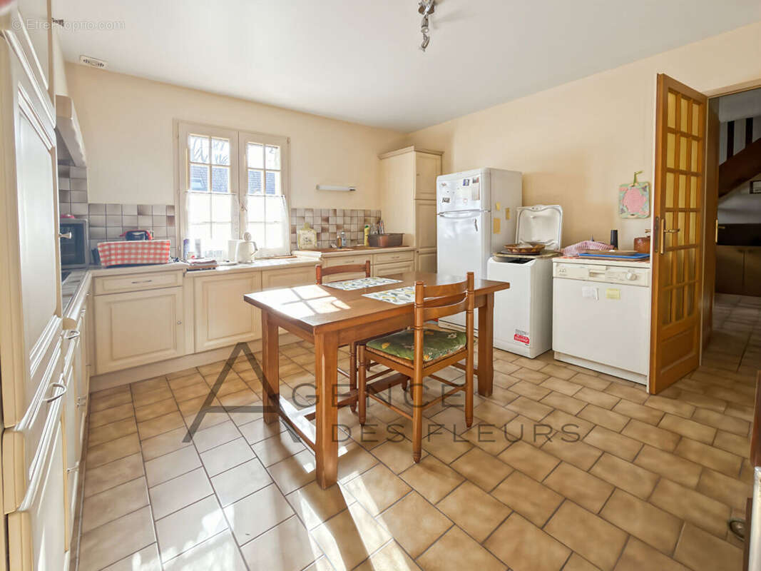 Maison 141 m² à Saint-Aubin-Les-Elbeuf  - photo 4