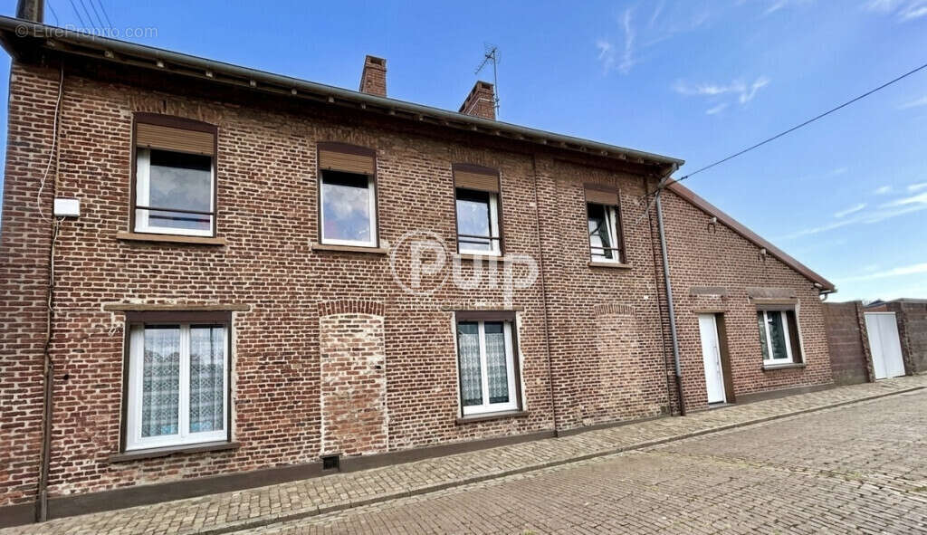 Charmante maison de ville individuelle en briques - photo 3