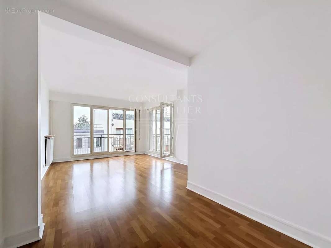 Exclusivité - deux-pieces en étage élevé avec grand balcon - photo 5