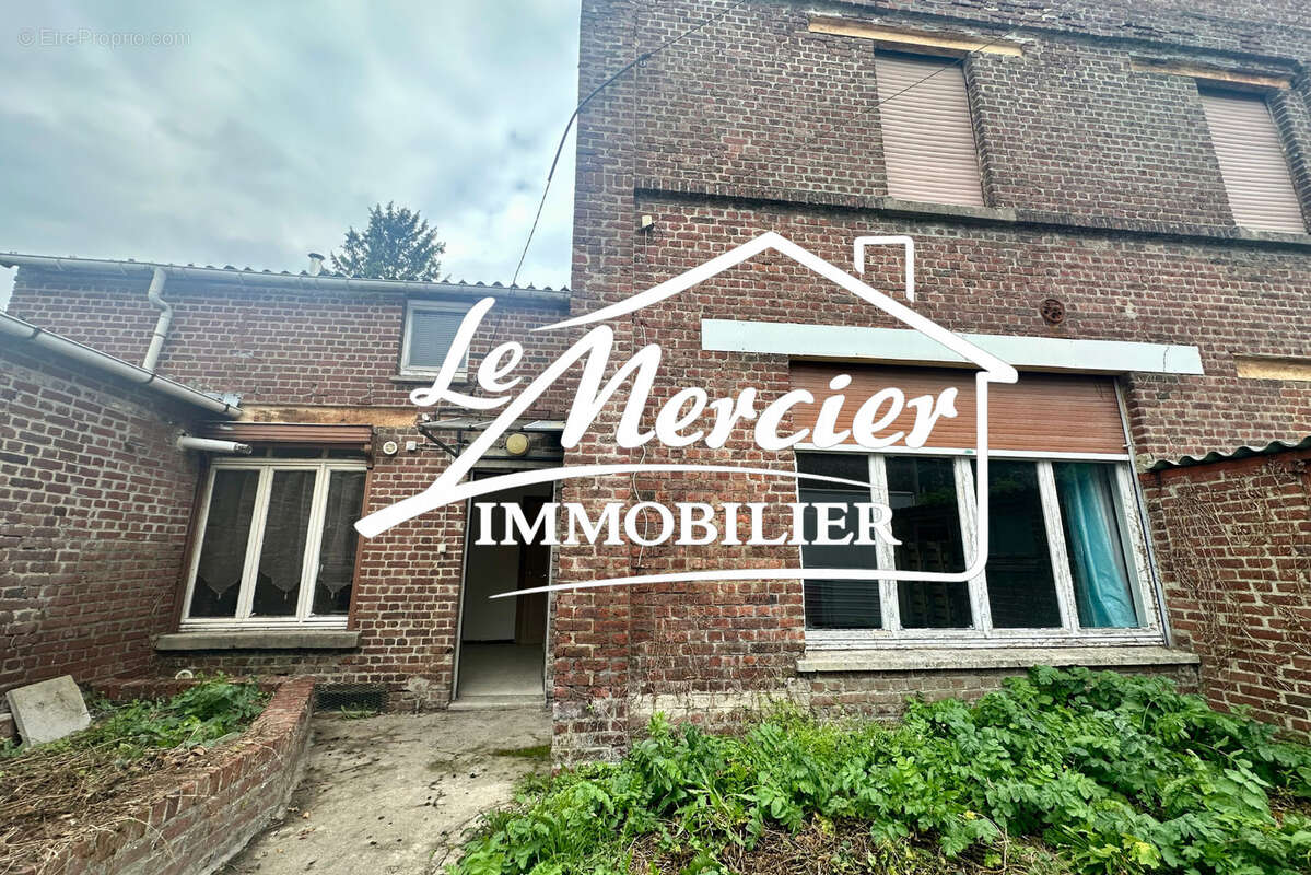 Maison à QUIEVRECHAIN