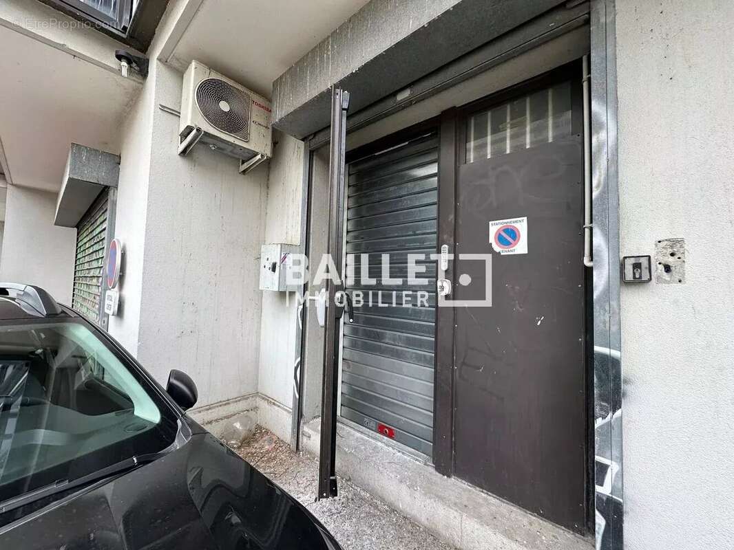 Commerce à VILLENEUVE-LOUBET