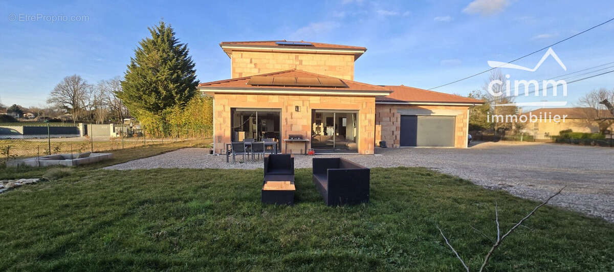 Maison 111 m² à Saint-Pierre-De-Bressieux  - photo 4