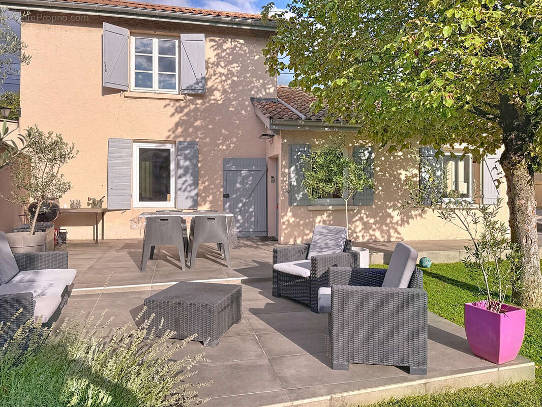 Maison à SAINT-GENIS-LAVAL