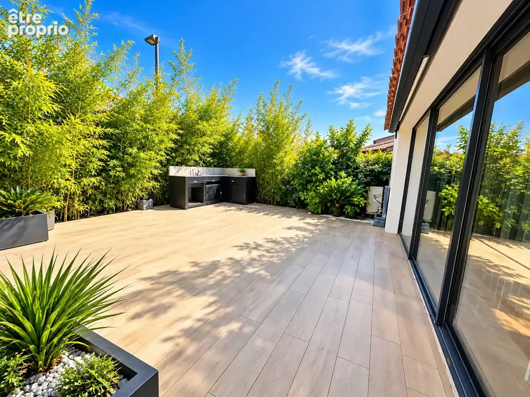 Villa d'architecte de 160m2 à proximité immédiate des plages et pinède du Pin-Rolland - photo 3