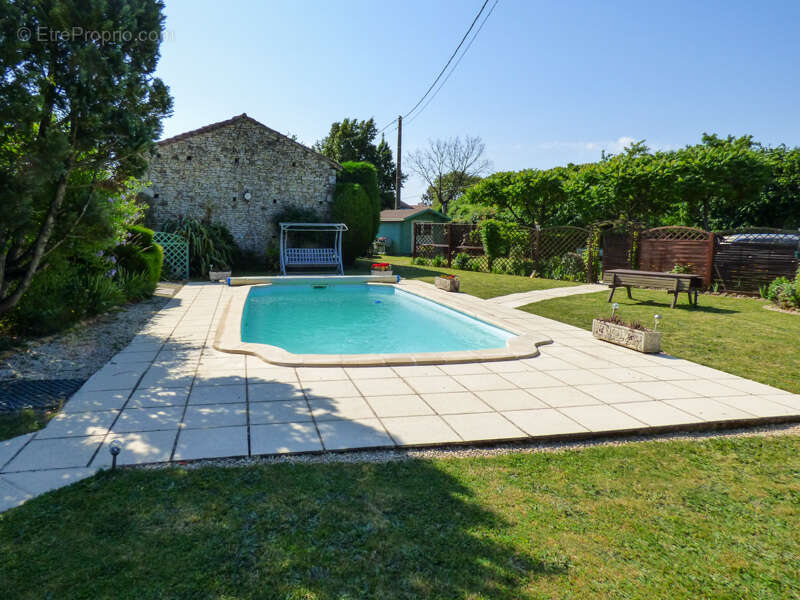 Maison à PAMPROUX