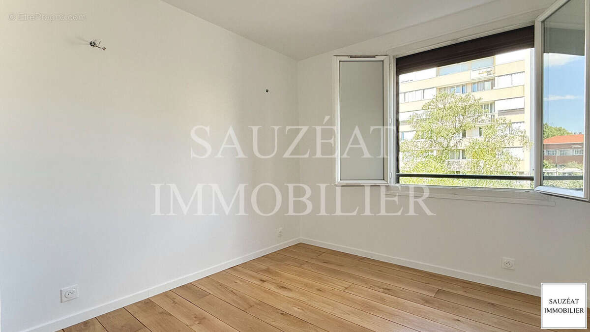 Montrouge - Appartement 4 pièces refait à neuf - photo 8