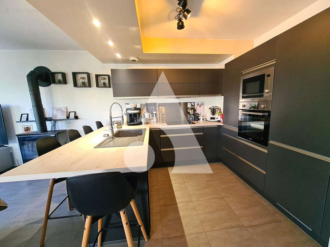 Maison à CRECY-LA-CHAPELLE