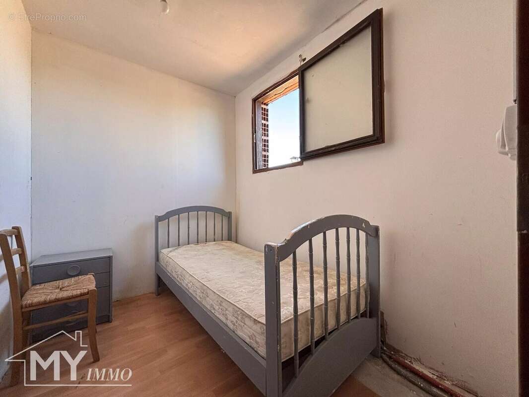 ST PEY DE CASTETS : Local avec garage, logement et jardin - photo 9