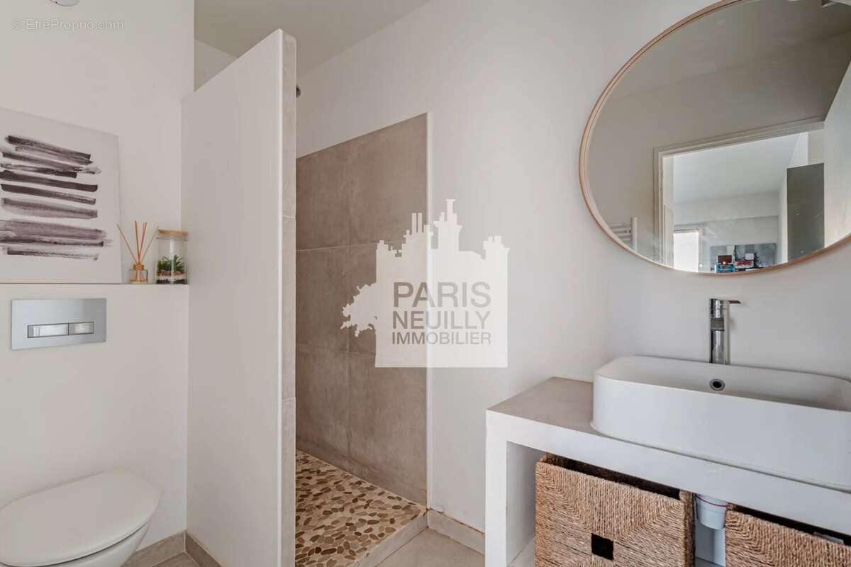 Appartement à COURBEVOIE