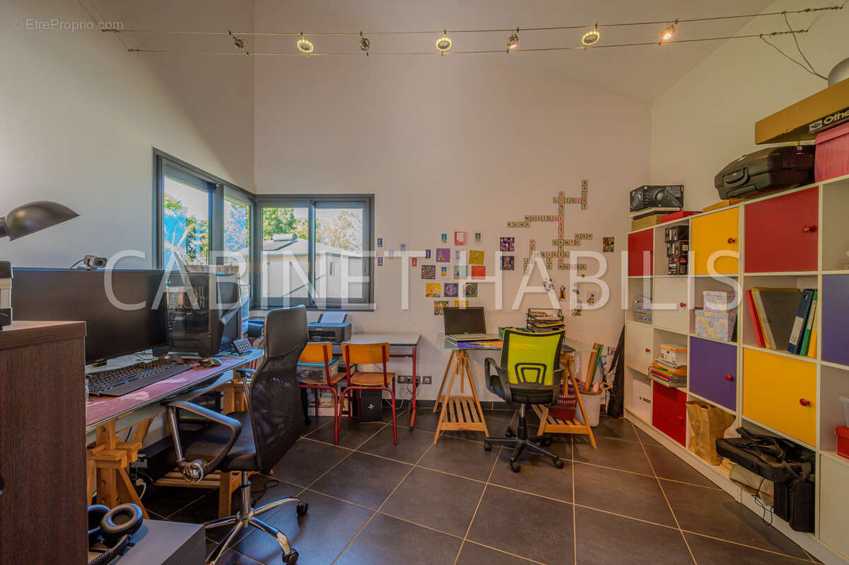 A vendre - villa de t6  de 248 m2 environ - le tampon - 728 000 € - photo 10
