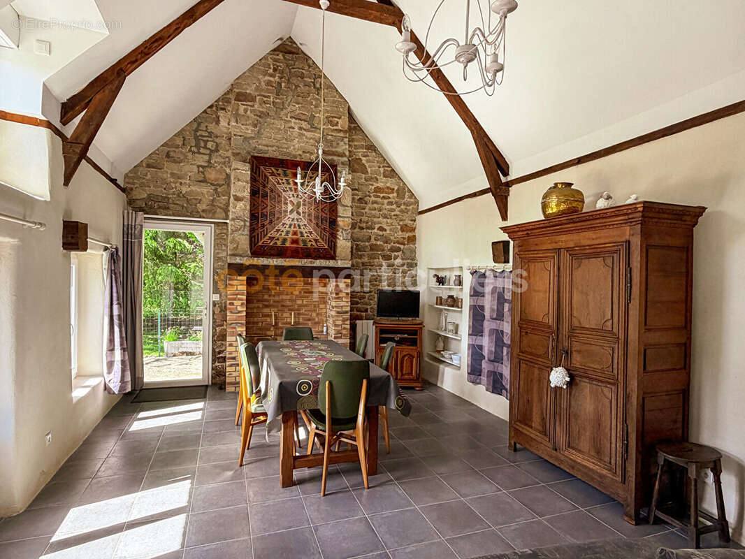 Maison à DOMJEAN