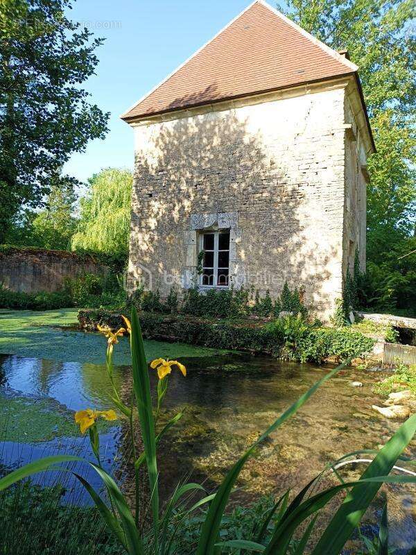 Maison à NOYERS