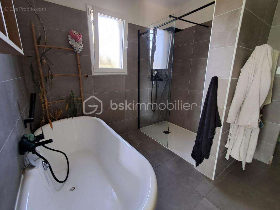 Maison moderne de 130 m² avec piscine et vue imprenable sur les montagnes - photo 8