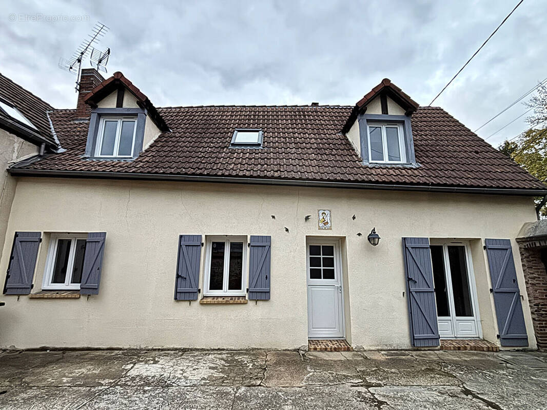 Maison à LEVES