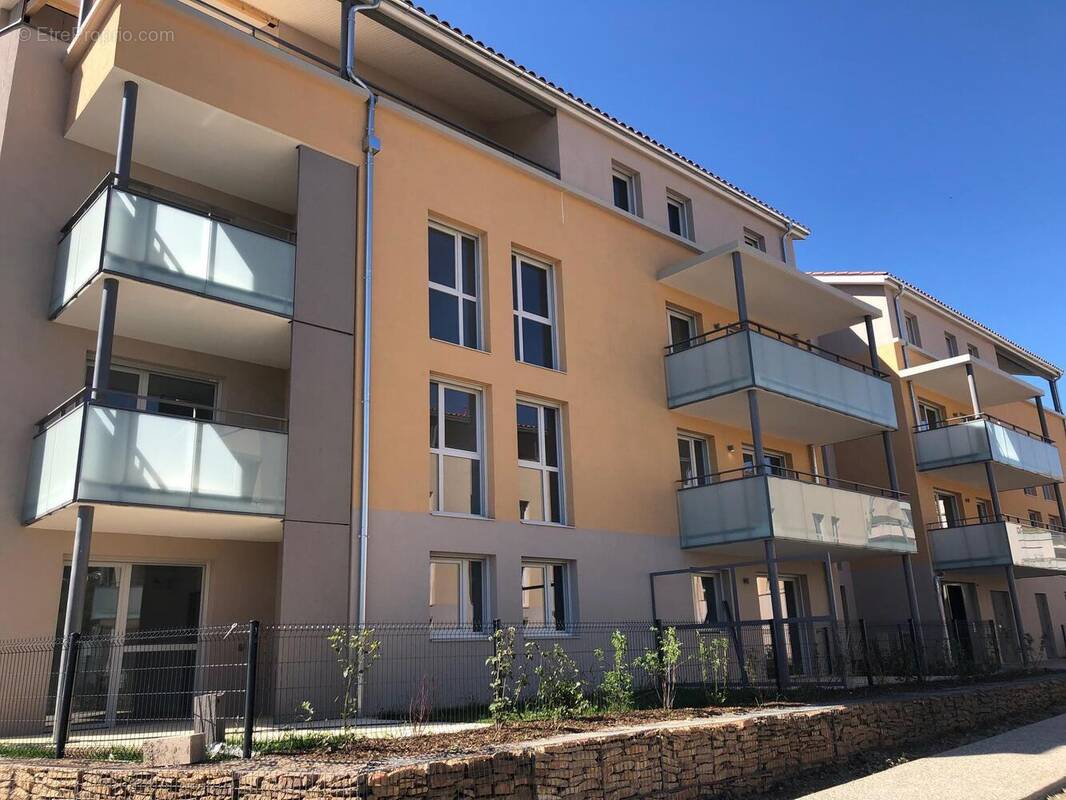 Photo 1 - Appartement à LA TOUR-DE-SALVAGNY