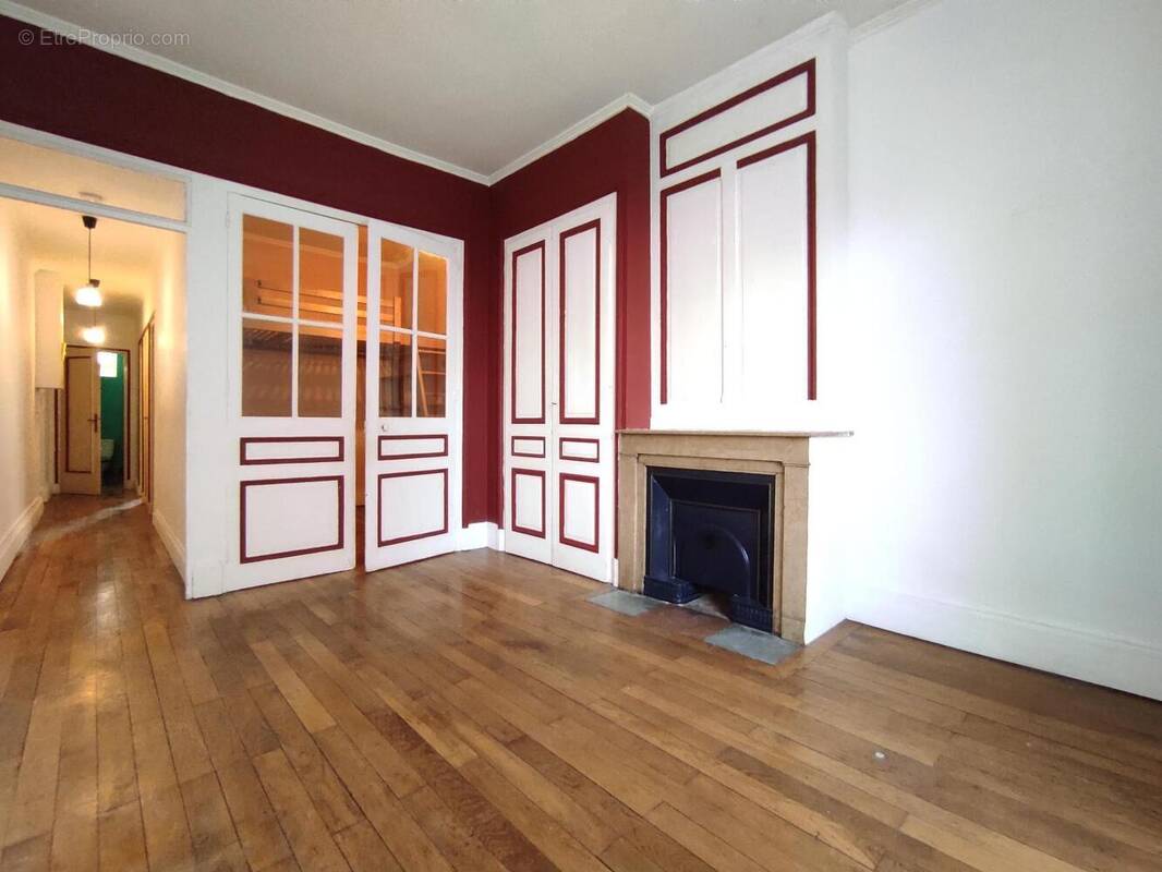   - Appartement à VILLEURBANNE
