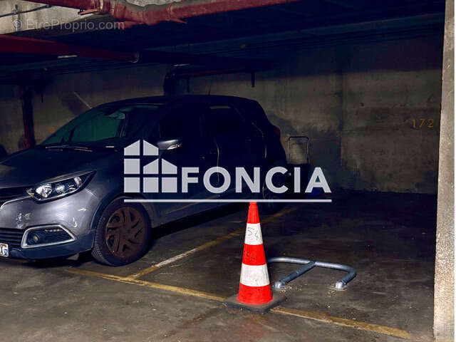 Parking à PARIS-19E