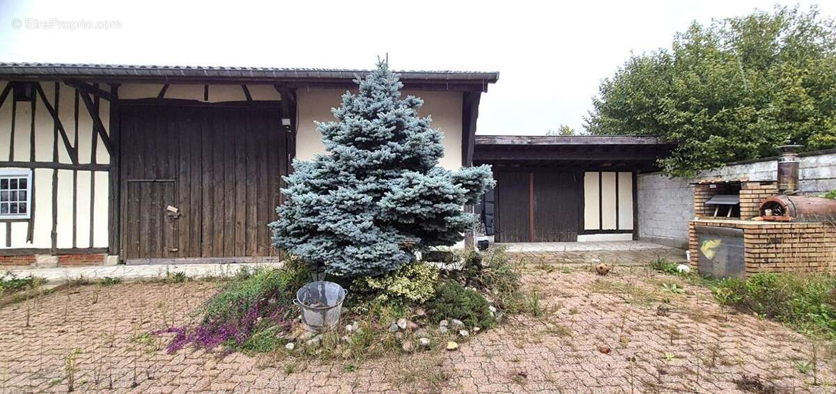 Maison à GIFFAUMONT-CHAMPAUBERT