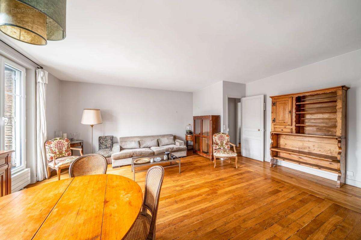 Appartement à PARIS-14E