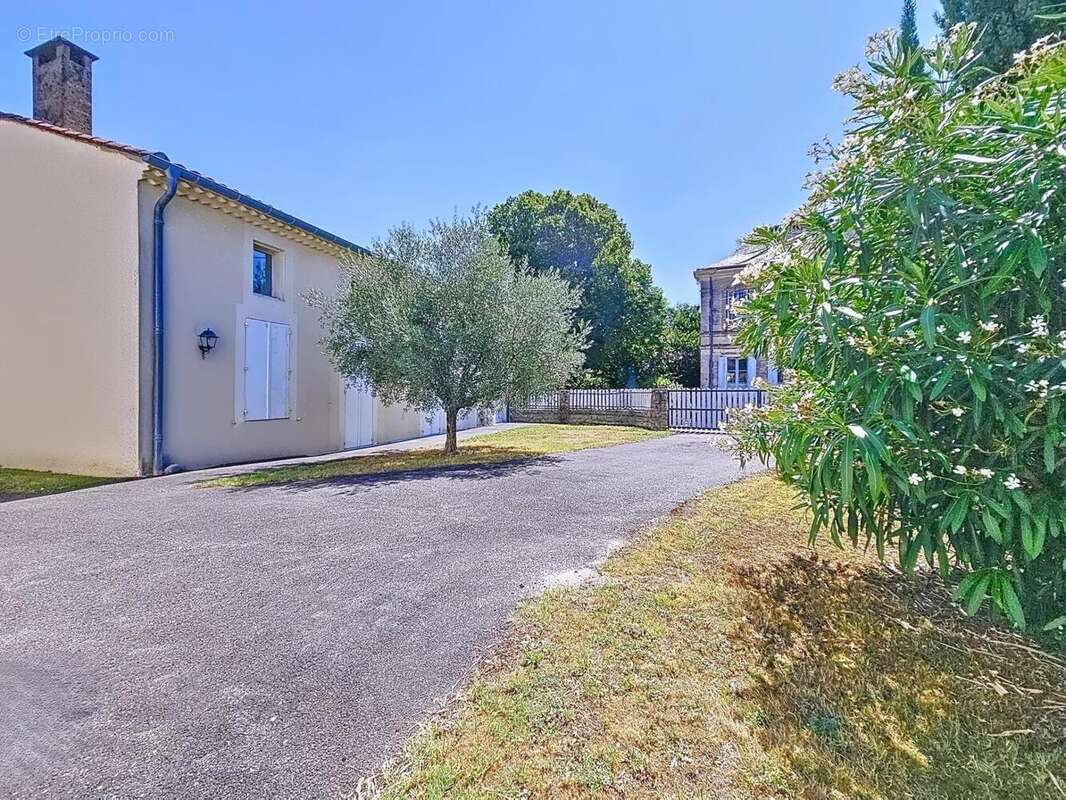 Maison 194 m² à Saint-Yzans-De-Medoc  - photo 2